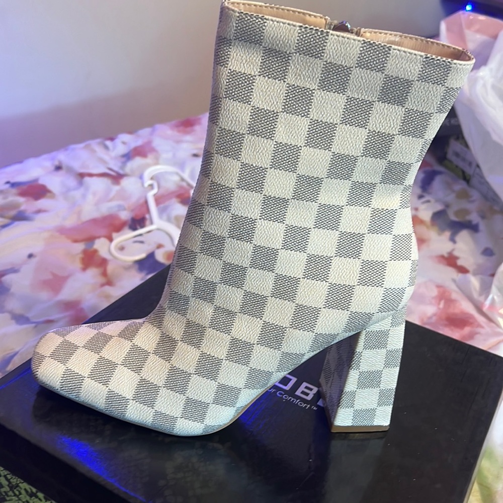 Ladies Booties. New in box.